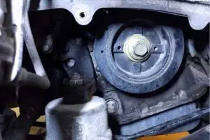 how to stop engine from turning when removing harmonic balancer