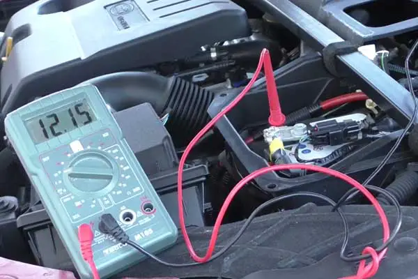 using a multimeter to test an alternator of a car